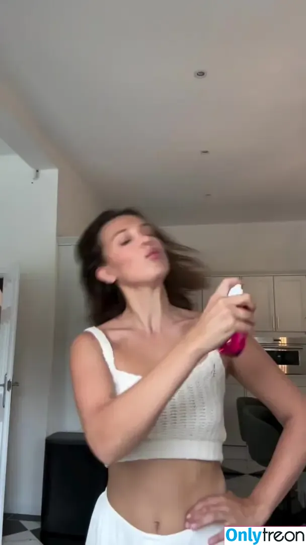 Millie Bobby Brown nude photo #6012 (milliebobbybrown)