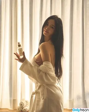 Min Hanna 민한나 / hannamin914 nude photo #0033