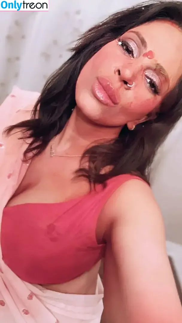 Minakshie Sethii nude photo #0003 (babydollll / minakshiesethii)