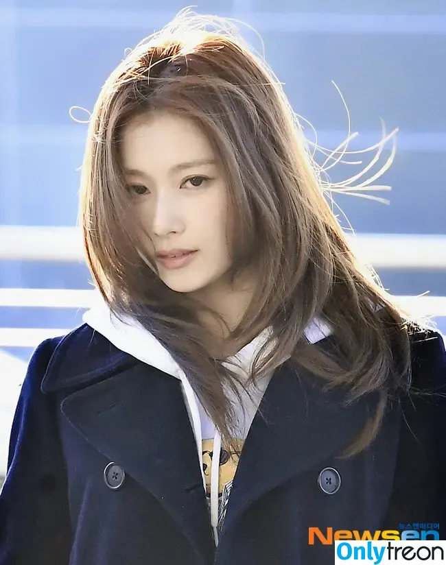 Minatozaki Sana nude photo #0033 (TWICE / m.by__sana)