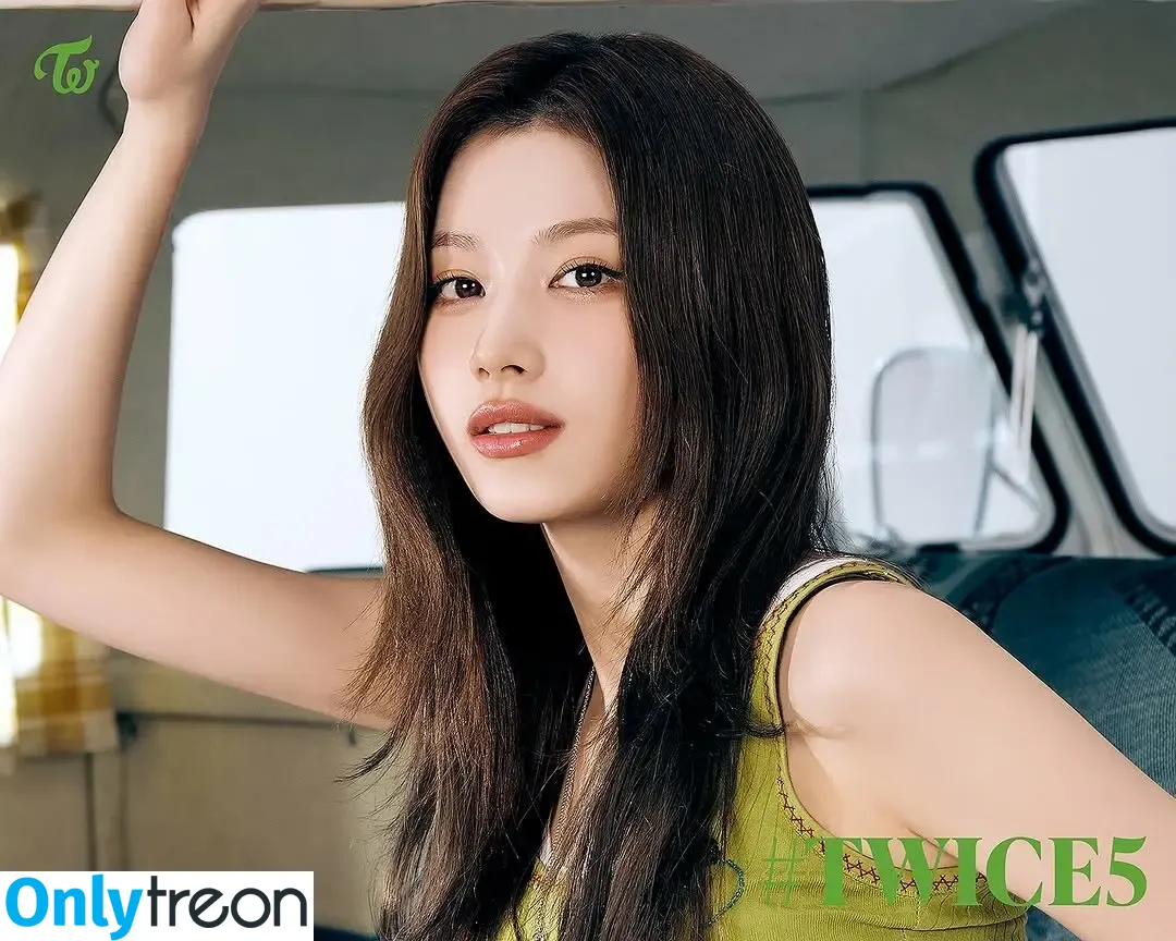 Minatozaki Sana nude photo #0041 (TWICE / m.by__sana)