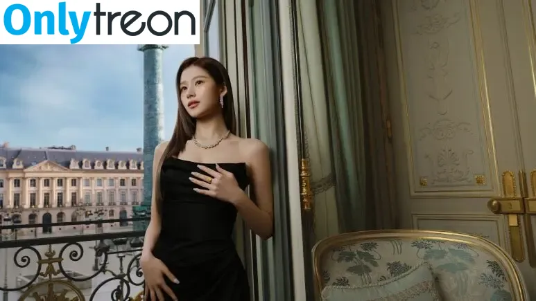 Minatozaki Sana nude photo #0139 (TWICE / m.by__sana)
