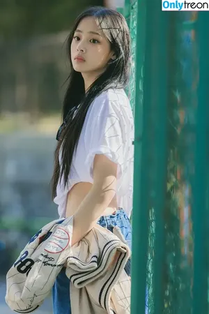 Minji / lovres_min__ / miniwithtattoos / newjeans_official nude photo #0409