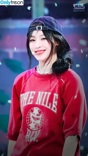 Minji / lovres_min__ / miniwithtattoos / newjeans_official nude photo #0505