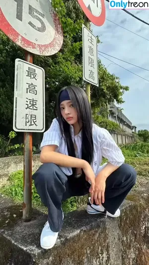 Minji / lovres_min__ / miniwithtattoos / newjeans_official nude photo #0523