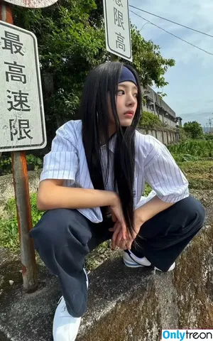 Minji / lovres_min__ / miniwithtattoos / newjeans_official nude photo #0525