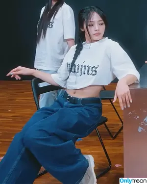 Minji / lovres_min__ / miniwithtattoos / newjeans_official nude photo #0650