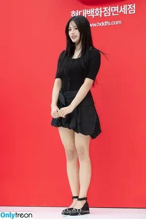 Minji / lovres_min__ / miniwithtattoos / newjeans_official nude photo #0660