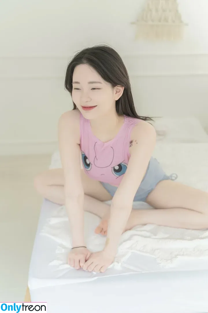 Minji nude photo #0003 (lovres_min__ / miniwithtattoos / newjeans_official)