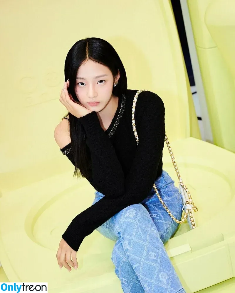 Minji nude photo #0024 (lovres_min__ / miniwithtattoos / newjeans_official)