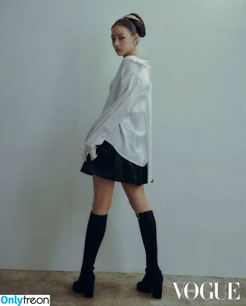 Minji nude photo #0035 (lovres_min__ / miniwithtattoos / newjeans_official)