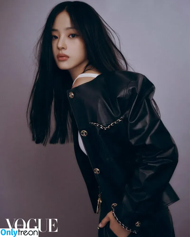 Minji nude photo #0039 (lovres_min__ / miniwithtattoos / newjeans_official)