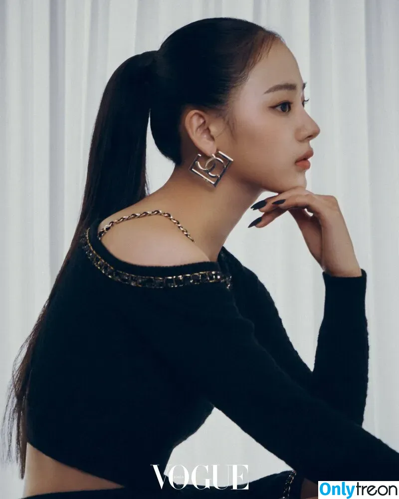 Minji nude photo #0041 (lovres_min__ / miniwithtattoos / newjeans_official)