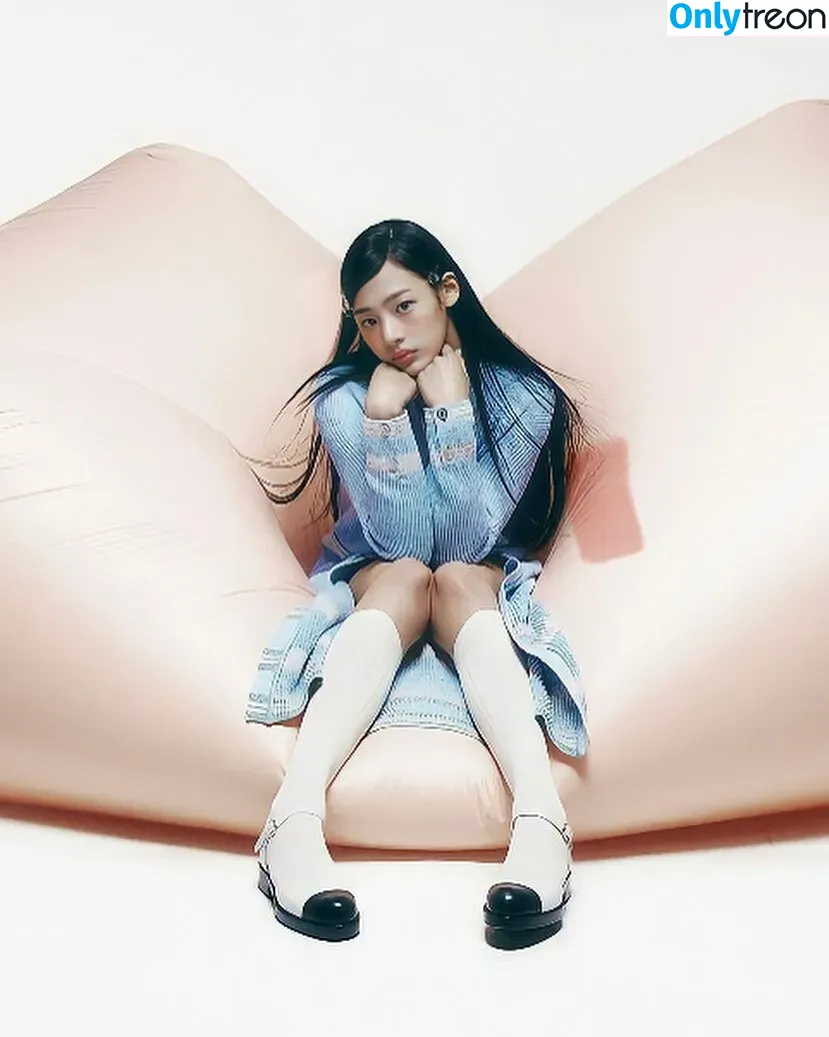 Minji nude photo #0048 (lovres_min__ / miniwithtattoos / newjeans_official)