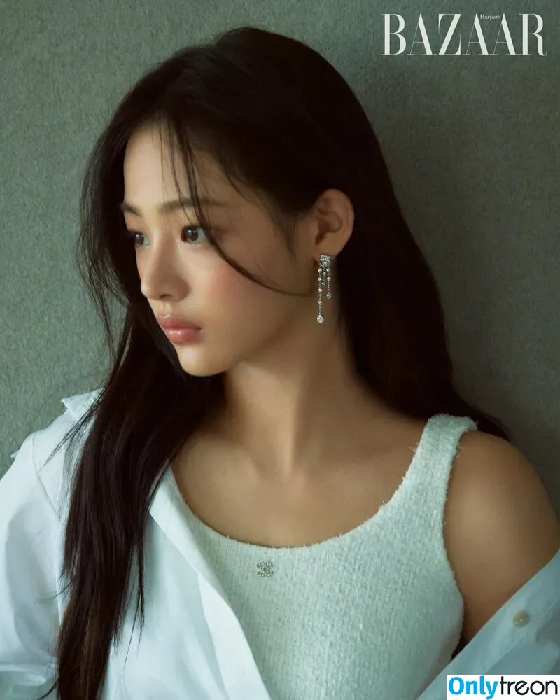 Minji nude photo #0054 (lovres_min__ / miniwithtattoos / newjeans_official)