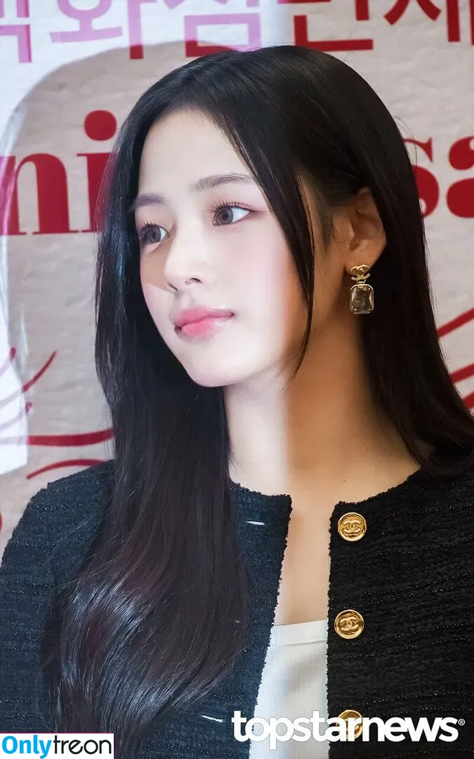 Minji nude photo #0079 (lovres_min__ / miniwithtattoos / newjeans_official)