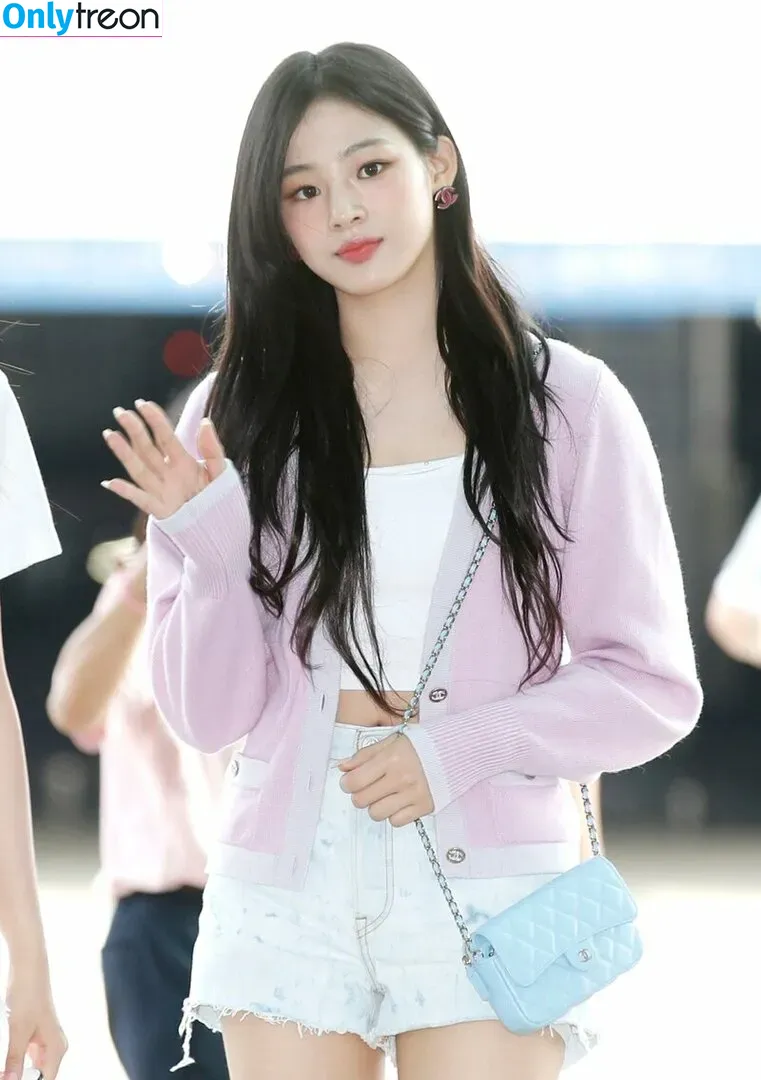 Minji nude photo #0082 (lovres_min__ / miniwithtattoos / newjeans_official)