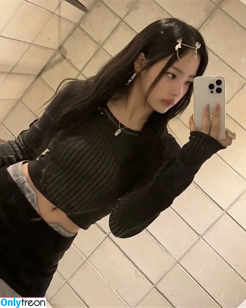 Minji nude photo #0087 (lovres_min__ / miniwithtattoos / newjeans_official)