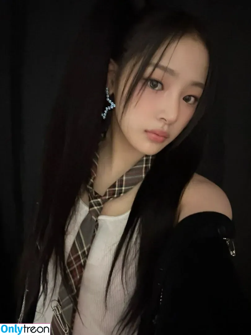 Minji nude photo #0095 (lovres_min__ / miniwithtattoos / newjeans_official)