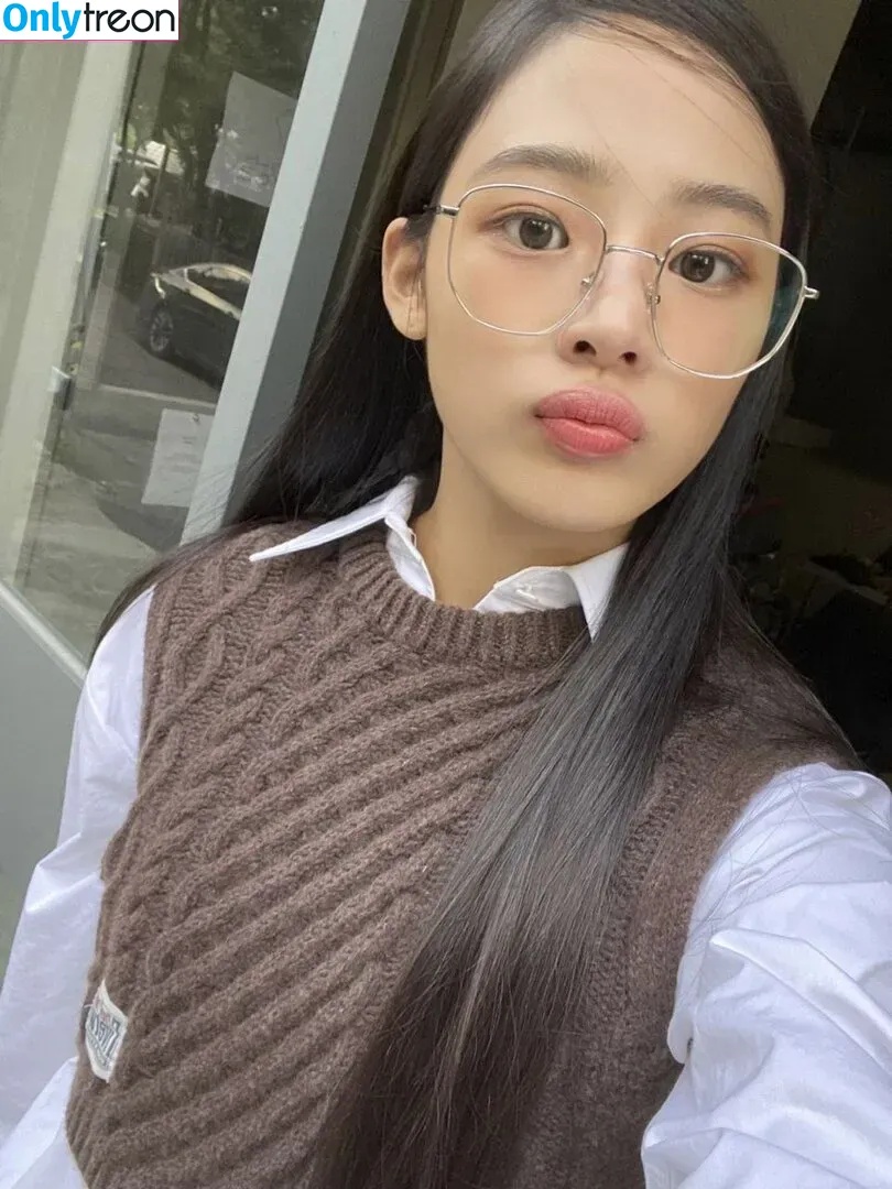 Minji nude photo #0098 (lovres_min__ / miniwithtattoos / newjeans_official)