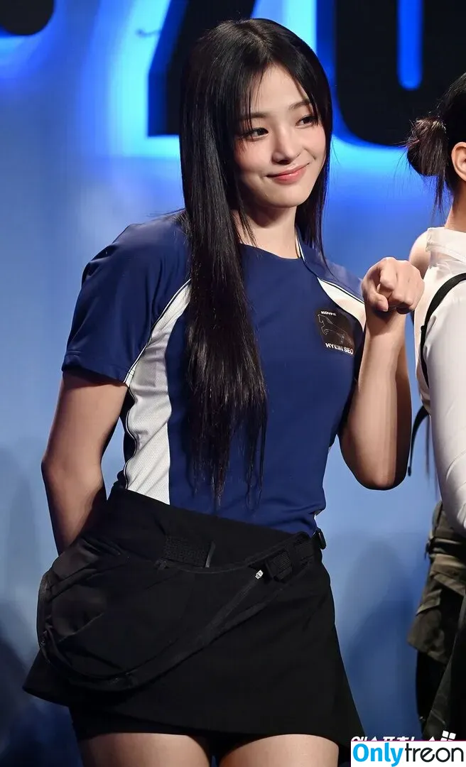 Minji nude photo #0124 (lovres_min__ / miniwithtattoos / newjeans_official)