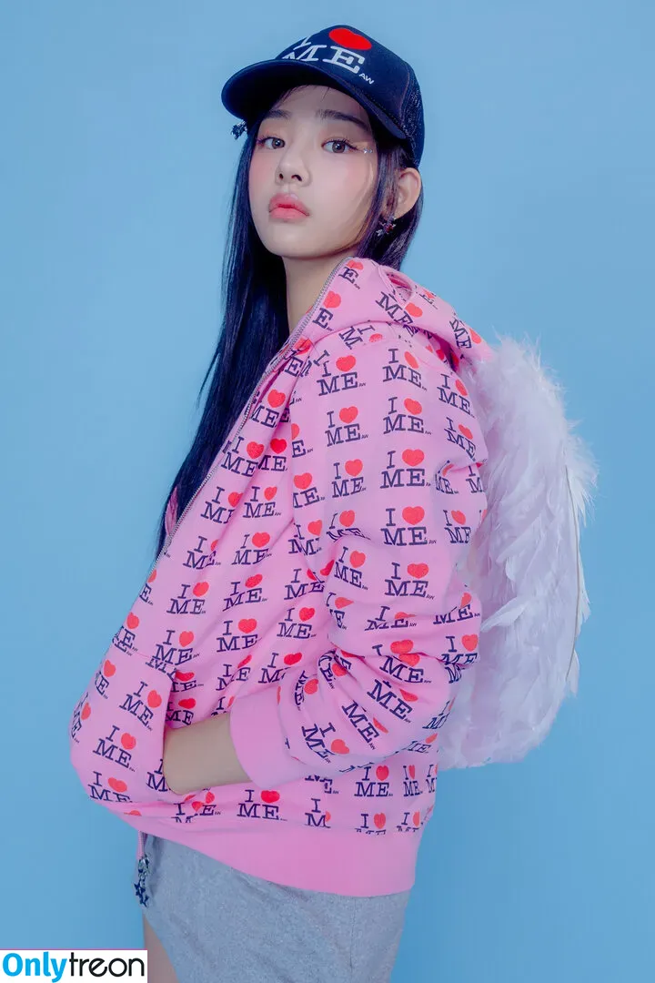 Minji nude photo #0152 (lovres_min__ / miniwithtattoos / newjeans_official)