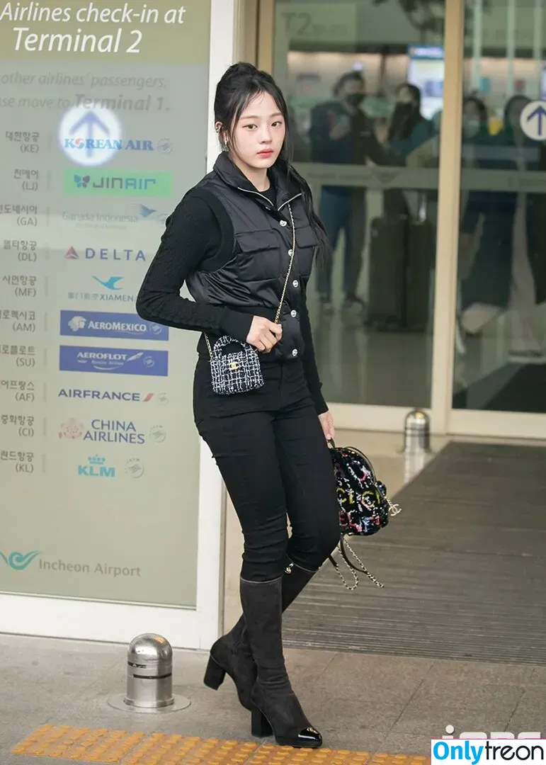 Minji nude photo #0162 (lovres_min__ / miniwithtattoos / newjeans_official)