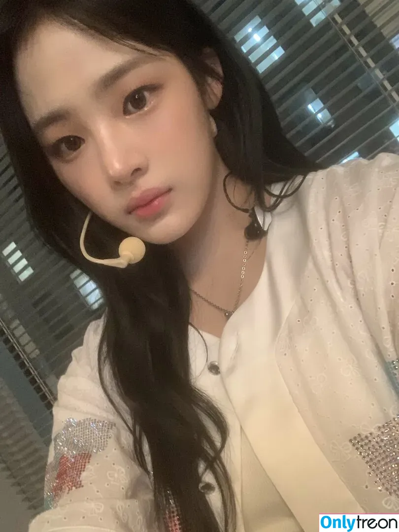 Minji nude photo #0201 (lovres_min__ / miniwithtattoos / newjeans_official)