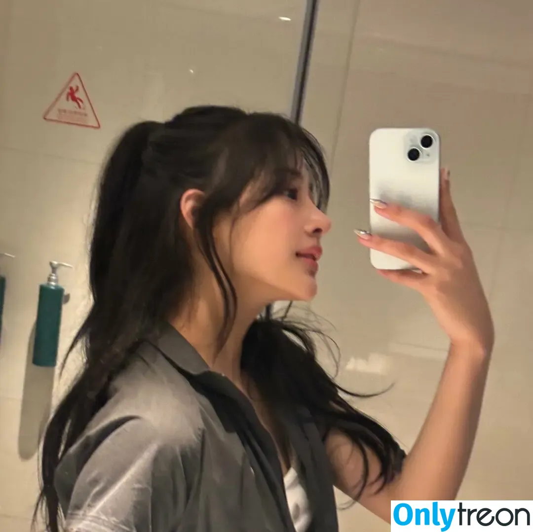 Minji nude photo #0287 (lovres_min__ / miniwithtattoos / newjeans_official)