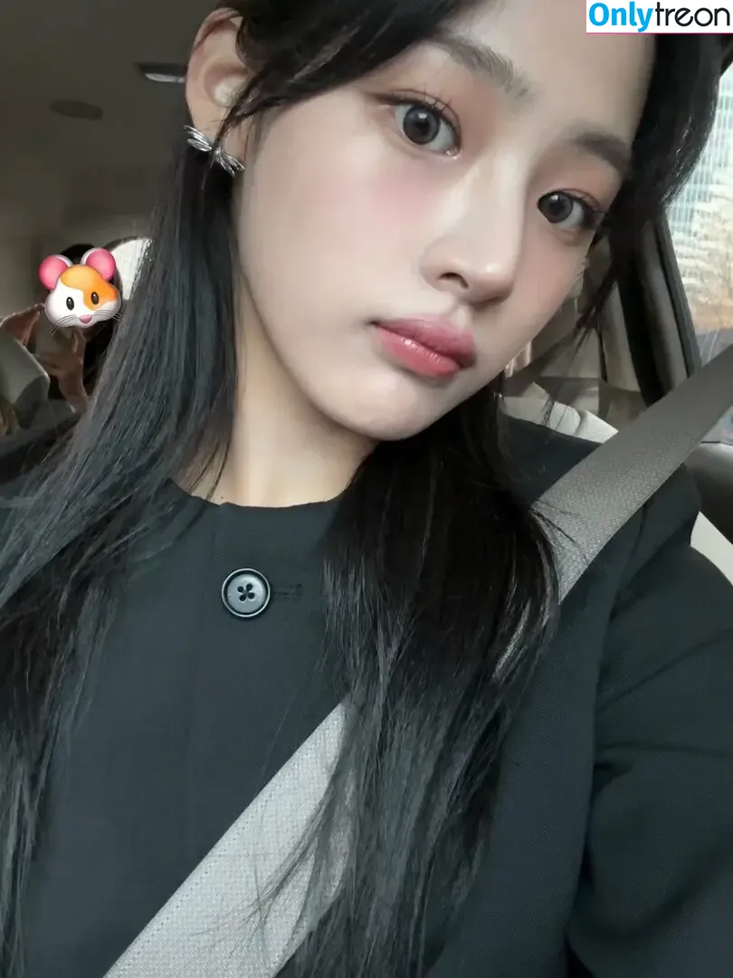 Minji nude photo #0292 (lovres_min__ / miniwithtattoos / newjeans_official)