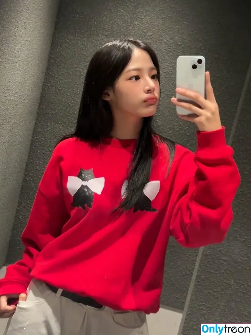 Minji nude photo #0303 (lovres_min__ / miniwithtattoos / newjeans_official)