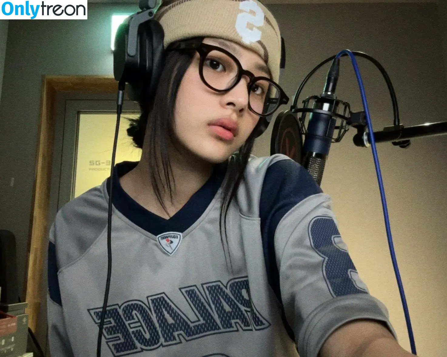 Minji nude photo #0318 (lovres_min__ / miniwithtattoos / newjeans_official)