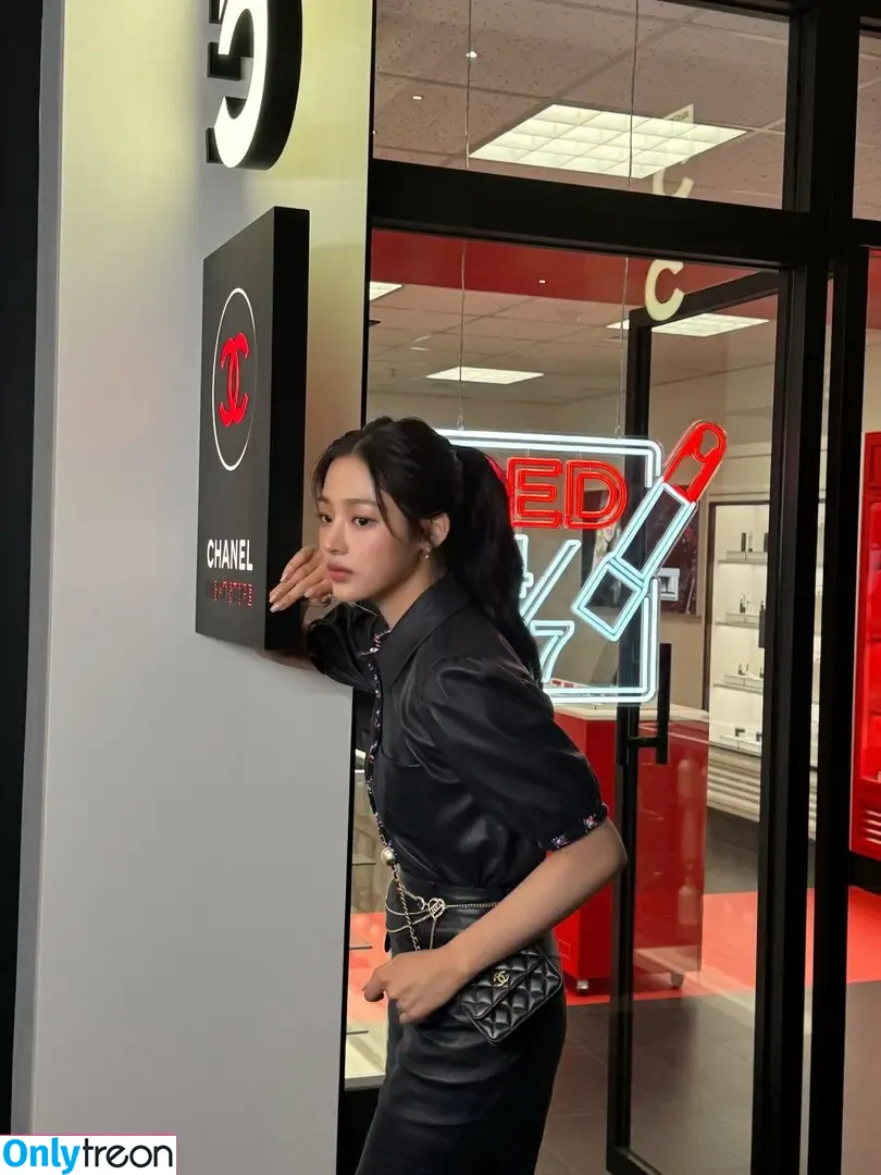 Minji nude photo #0377 (lovres_min__ / miniwithtattoos / newjeans_official)