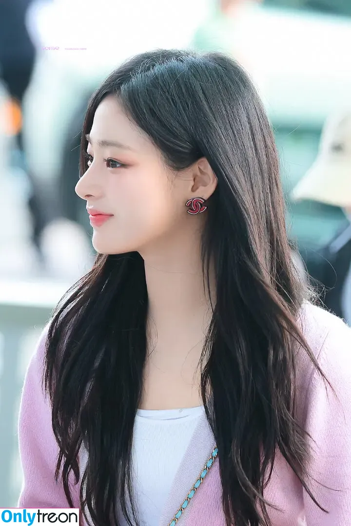 Minji nude photo #0399 (lovres_min__ / miniwithtattoos / newjeans_official)