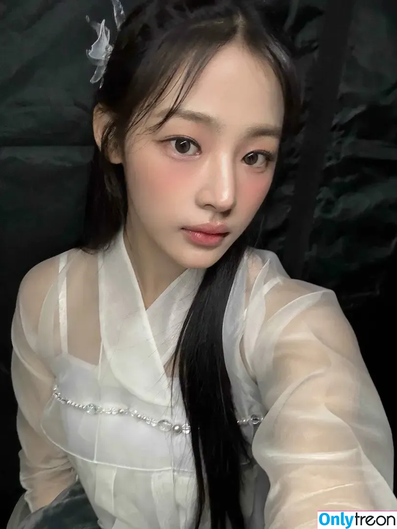 Minji nude photo #0422 (lovres_min__ / miniwithtattoos / newjeans_official)