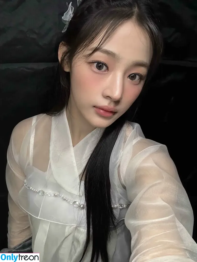 Minji nude photo #0423 (lovres_min__ / miniwithtattoos / newjeans_official)