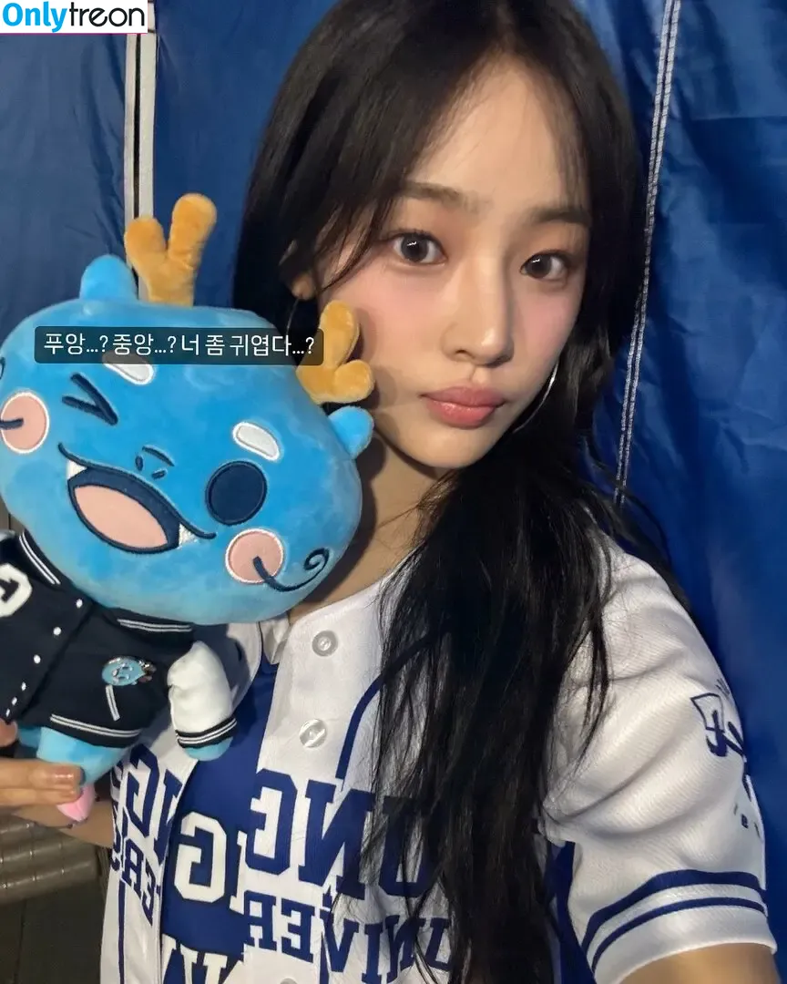 Minji nude photo #0514 (lovres_min__ / miniwithtattoos / newjeans_official)