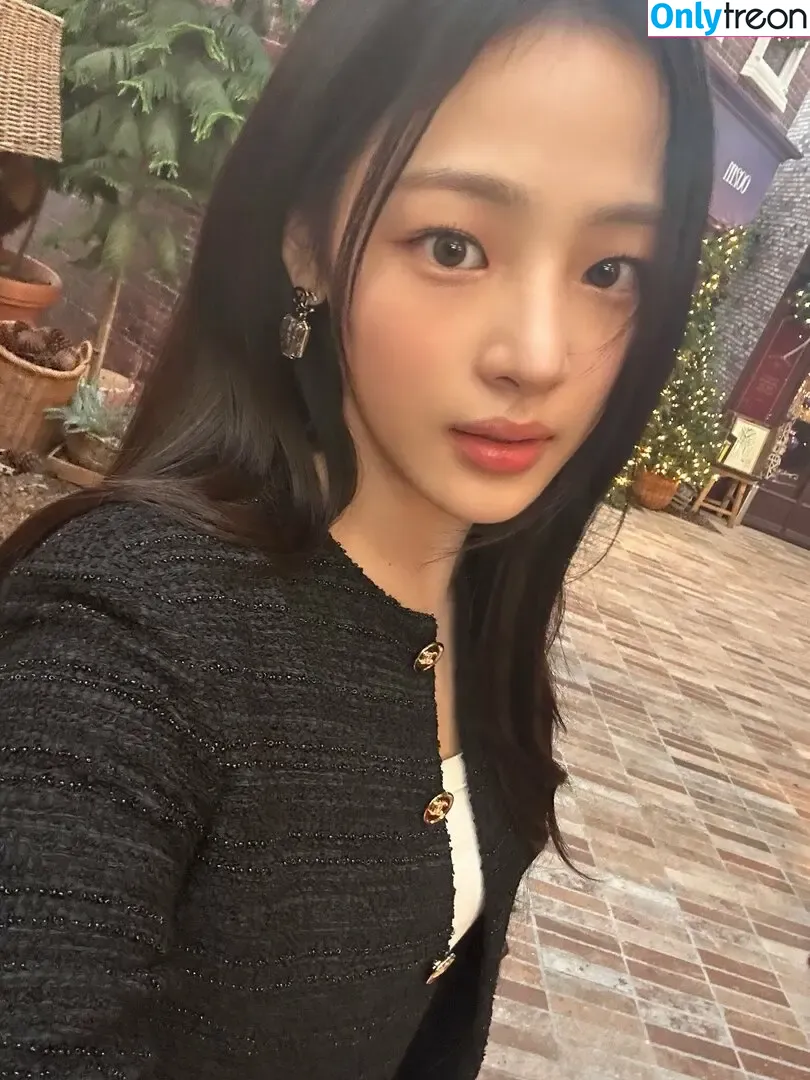 Minji nude photo #0564 (lovres_min__ / miniwithtattoos / newjeans_official)