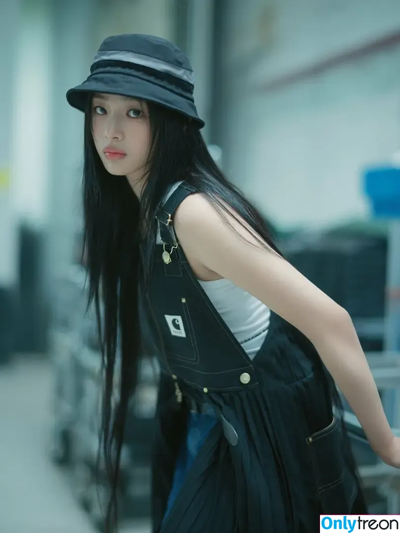 Minji nude photo #0586 (lovres_min__ / miniwithtattoos / newjeans_official)