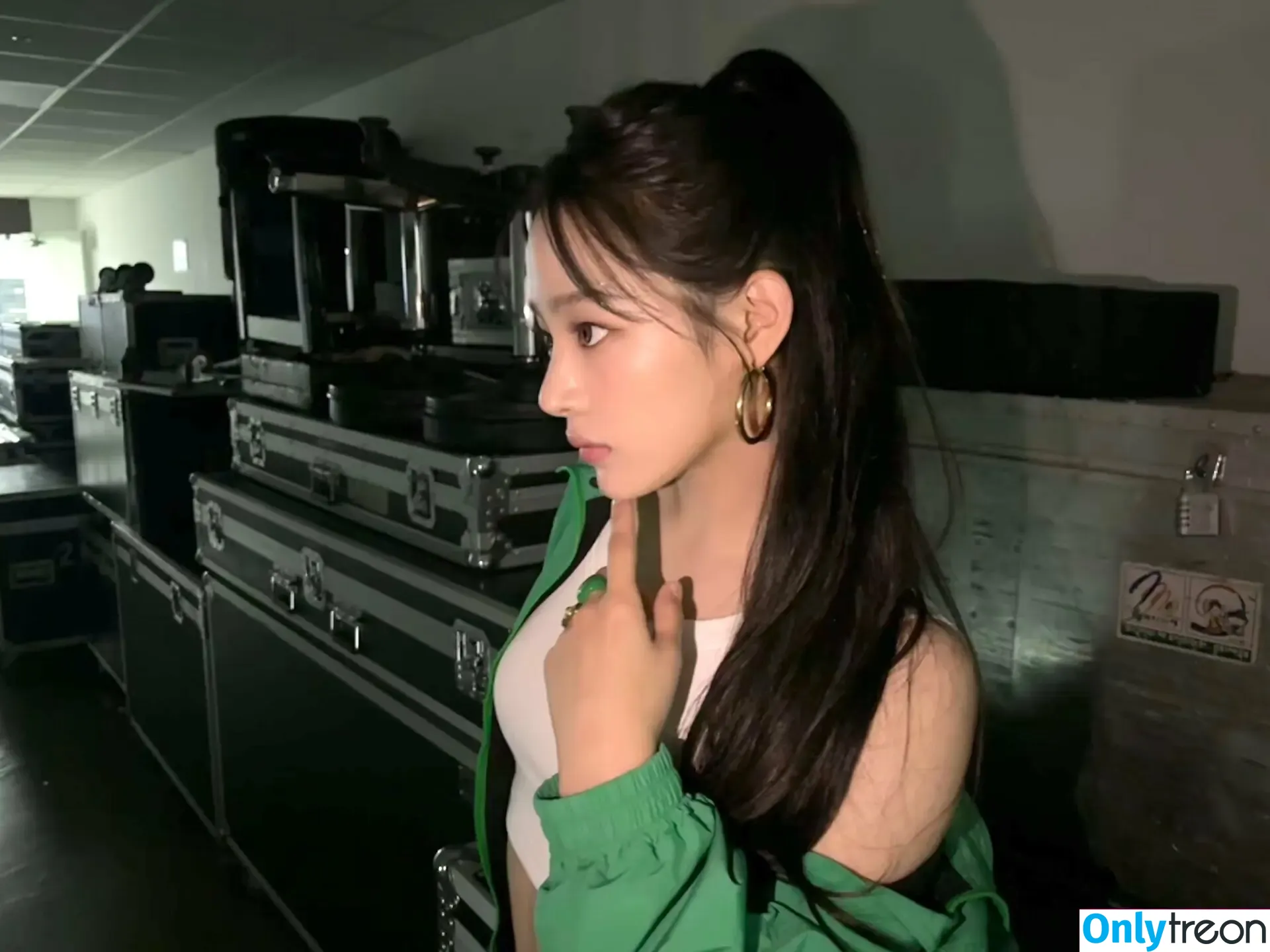 Minji nude photo #0591 (lovres_min__ / miniwithtattoos / newjeans_official)