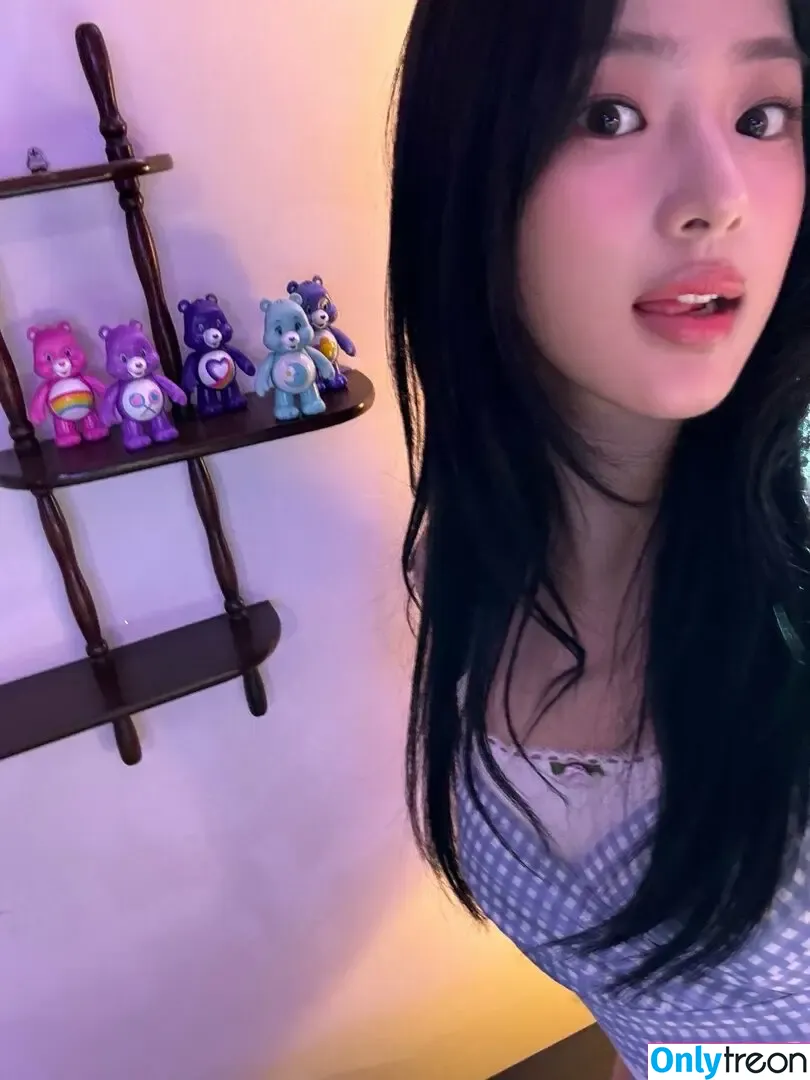 Minji nude photo #0596 (lovres_min__ / miniwithtattoos / newjeans_official)