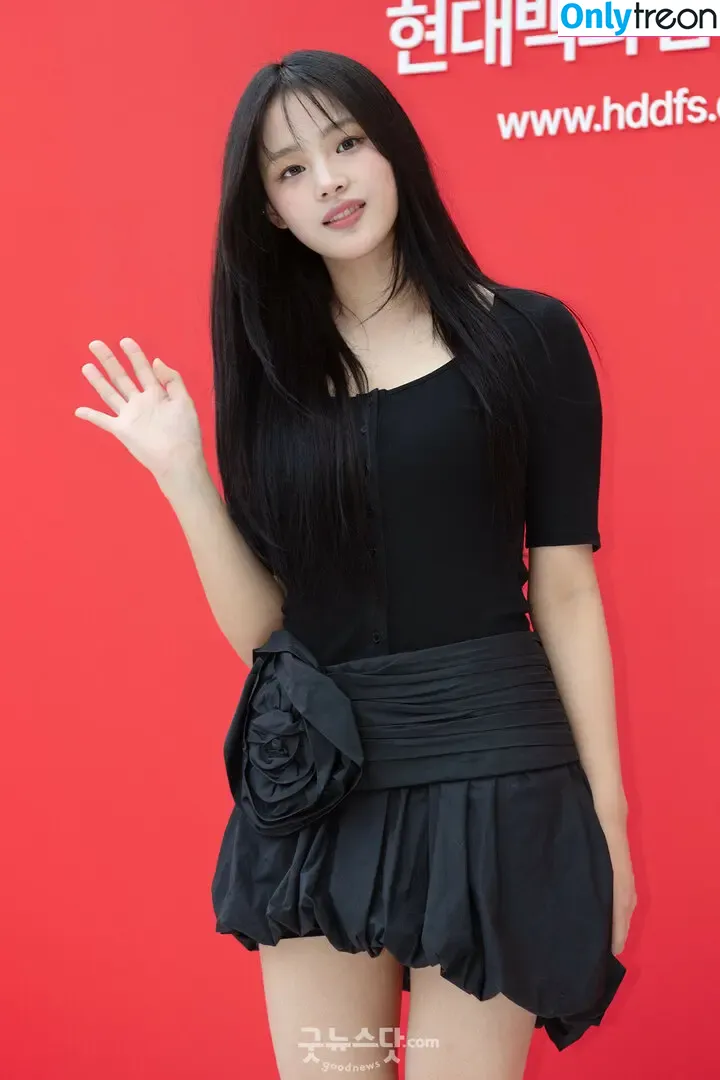 Minji nude photo #0659 (lovres_min__ / miniwithtattoos / newjeans_official)