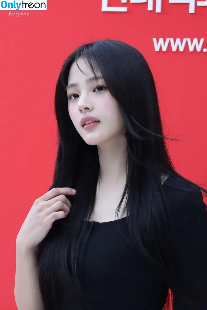 Minji nude photo #0669 (lovres_min__ / miniwithtattoos / newjeans_official)