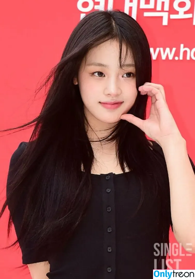 Minji nude photo #0670 (lovres_min__ / miniwithtattoos / newjeans_official)