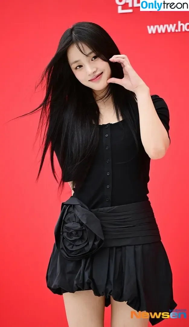 Minji nude photo #0672 (lovres_min__ / miniwithtattoos / newjeans_official)