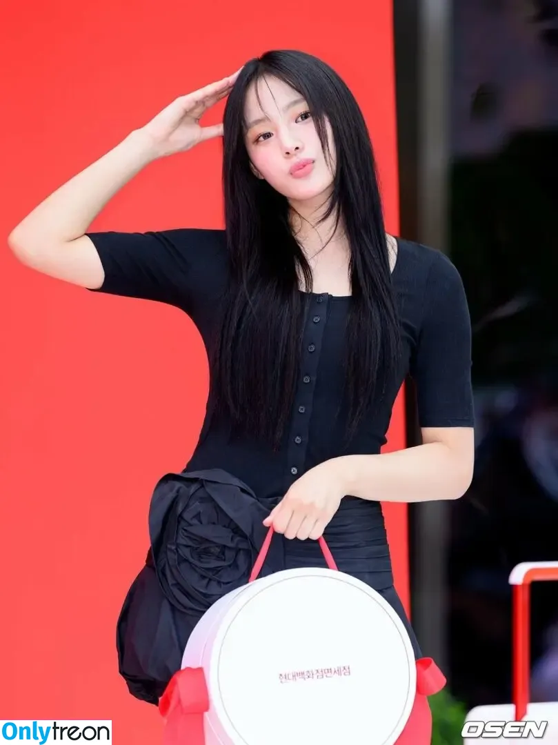 Minji nude photo #0673 (lovres_min__ / miniwithtattoos / newjeans_official)