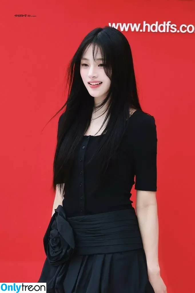 Minji nude photo #0674 (lovres_min__ / miniwithtattoos / newjeans_official)