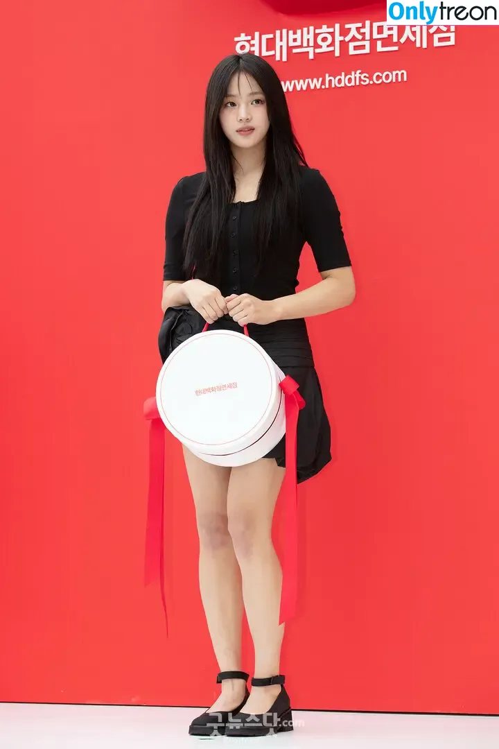 Minji nude photo #0692 (lovres_min__ / miniwithtattoos / newjeans_official)