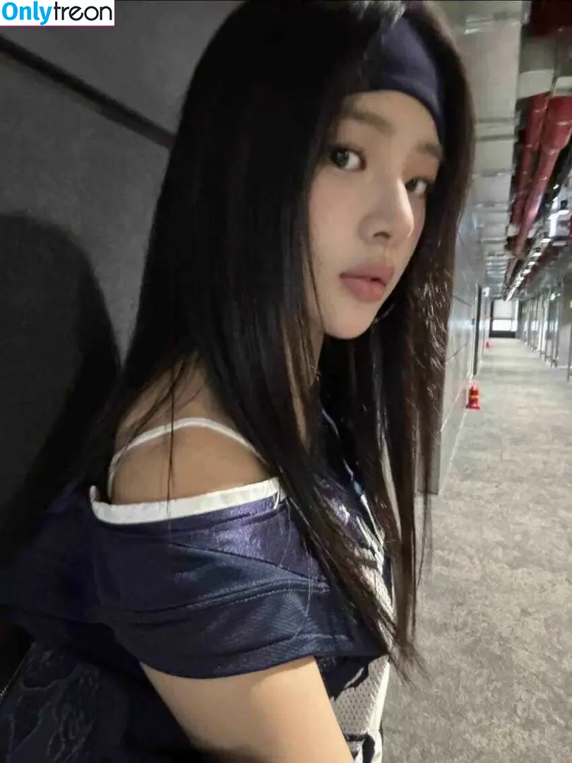 Minji nude photo #0717 (lovres_min__ / miniwithtattoos / newjeans_official)