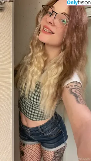 minxybites / Minxychompp / bubbles_irl / mewlabbs / minxybitez / minxybits nude photo #0099